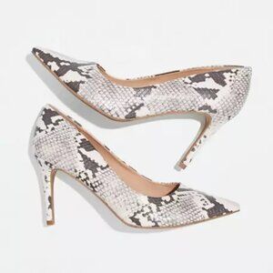 Torrid Pumps/Heels White and Grey Snakeskin Size 8.5W